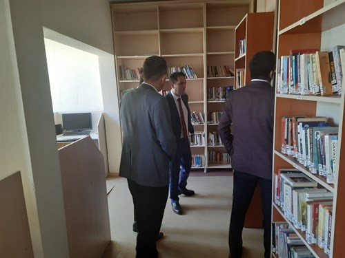 Kaymakamımız Sayın Kenan AKTAŞ, Kültürpark Kütüphanesinde incelemelerde bulundu.